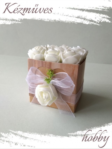 Quilling ajándék - Virágdoboz - Fehér rózsadoboz - Virágdoboz