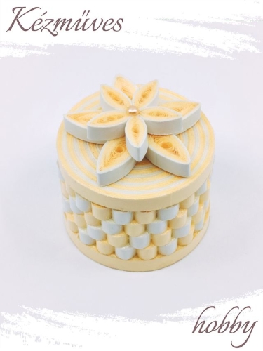 Quilling ajándék - Ünnepek - Kör alakú ékszerdoboz - Karácsonyi ajándékok