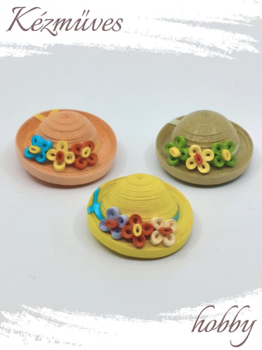 Quilling ajándék - Hűtőmágnes - Mini kalapok 2. - Quilling hűtőmágnes