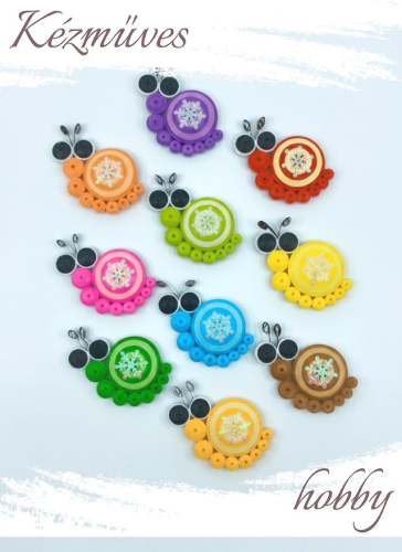 Quilling ajándék - Hűtőmágnes - Színes csigák hópehely mintával hűtőmágnes - Quilling hűtőmágnes