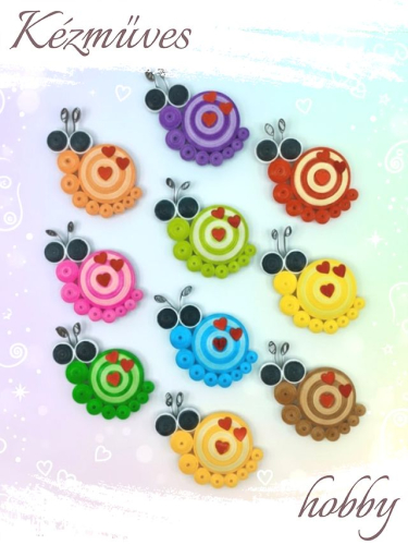 Quilling ajándék - Hűtőmágnes - Színes csigák szívecske mintával hűtőmágnes - Quilling hűtőmágnes