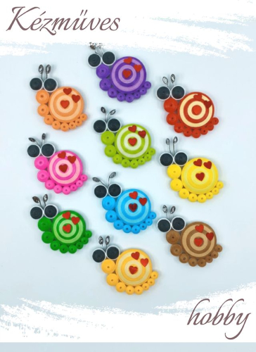 Quilling ajándék - Hűtőmágnes - Színes csigák szívecske mintával hűtőmágnes - Quilling hűtőmágnes