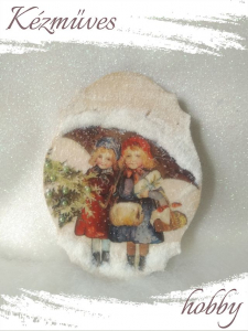 Quilling ajándék - Karácsony, Tél - Hűtőmágnes - Lányok esernyővel 2. - Karácsonyi hűtőmágnes