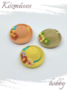 Quilling ajándék - Hűtőmágnes - Mini kalapok 2. - Quilling hűtőmágnes